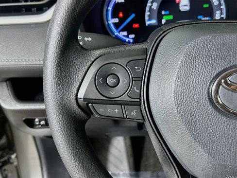 Used 2025 Toyota RAV4 XLE AWD/4WD image 19