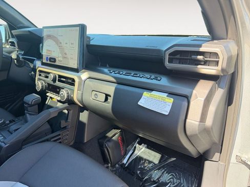 Used 2025 Toyota Tacoma TRD Off-Road w/ TRD Off Road Upgrade Package AWD/4WD image 26