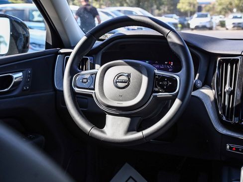 Used 2025 Volvo XC60 B5 Plus image 15