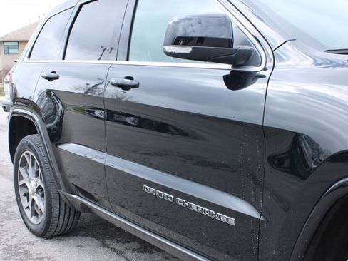 Used 2018 Jeep Grand Cherokee Limited image 49