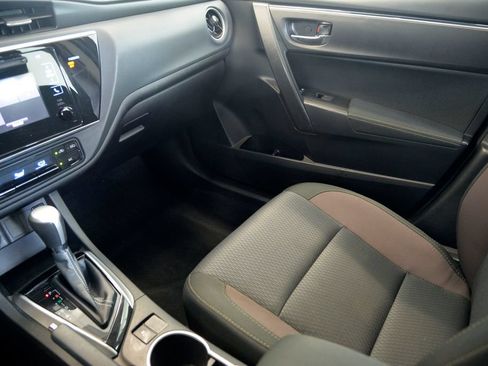 Used 2018 Toyota Corolla LE FWD image 27