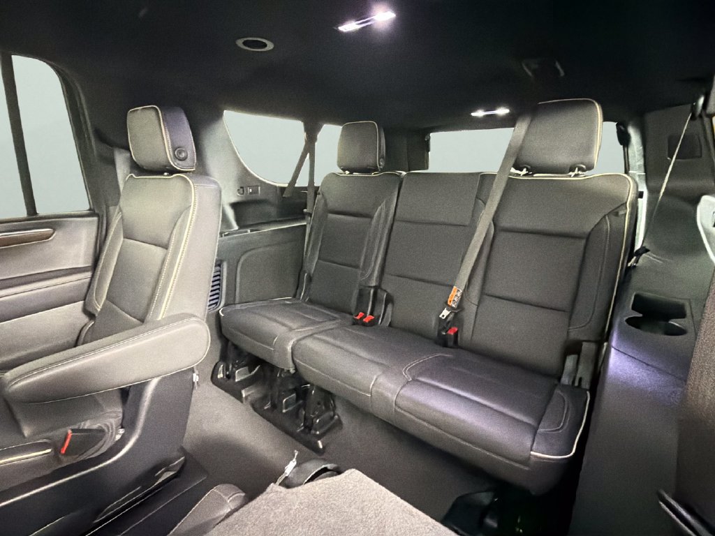 Used 2025 Chevrolet Suburban Premier RWD image 28