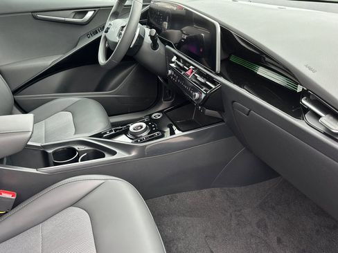 New 2026 Kia Niro Wind image 16