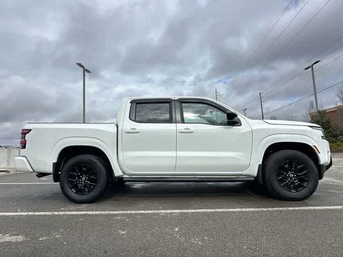 Used 2023 Nissan Frontier SV w/ Midnight Edition Package image 3