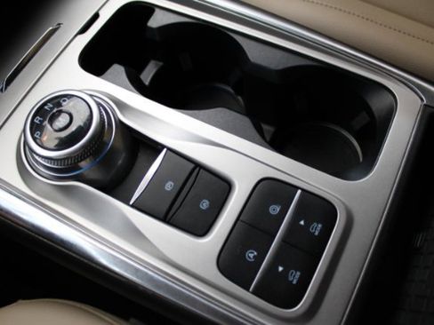 Used 2020 Ford Explorer Limited image 18