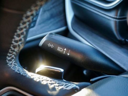 Used 2023 Jeep Grand Cherokee Limited w/ Luxury Tech Group II image 26