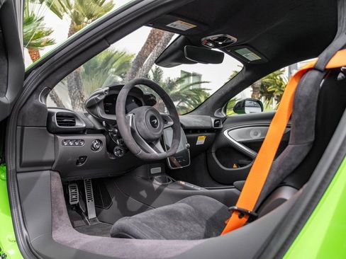 New 2026 McLaren Artura image 8