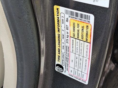 Used 2017 Ford Fusion SE w/ Fusion SE Technology Package image 16