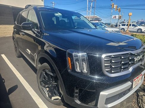 Used 2025 Kia Telluride S image 2