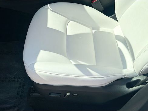 Used 2024 Tesla Model Y Long Range image 19