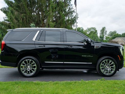 Used 2025 GMC Yukon Denali w/ Denali Reserve Package AWD/4WD image 2