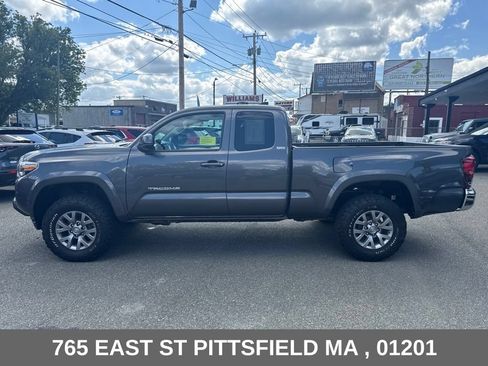 Used 2018 Toyota Tacoma SR5 AWD/4WD image 4