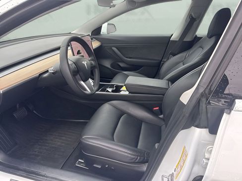 Used 2019 Tesla Model 3 Standard Range Plus image 9