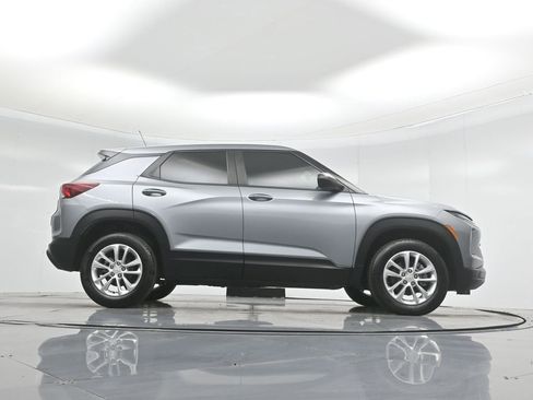 Used 2024 Chevrolet TrailBlazer LS image 48