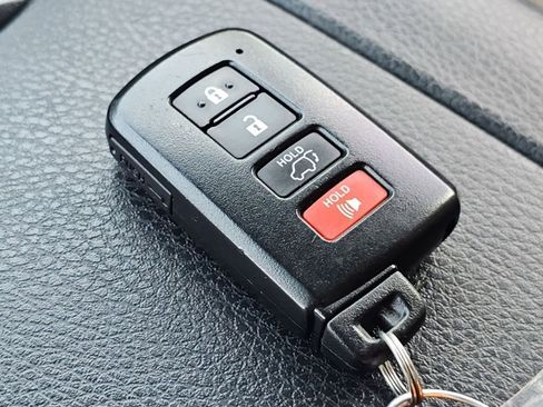 Used 2019 Toyota Highlander Limited Platinum AWD/4WD image 36