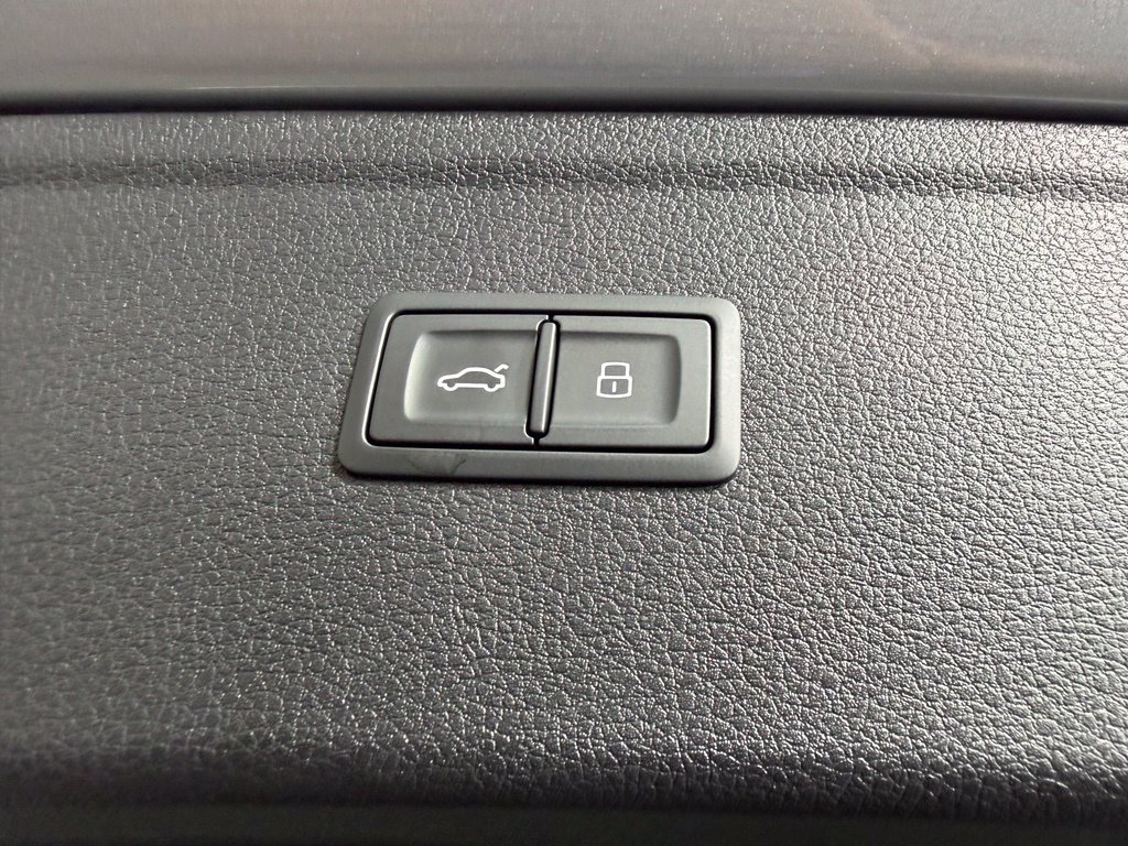 Used 2025 Audi Q5 2.0T Premium w/ Convenience Plus Package AWD/4WD image 27
