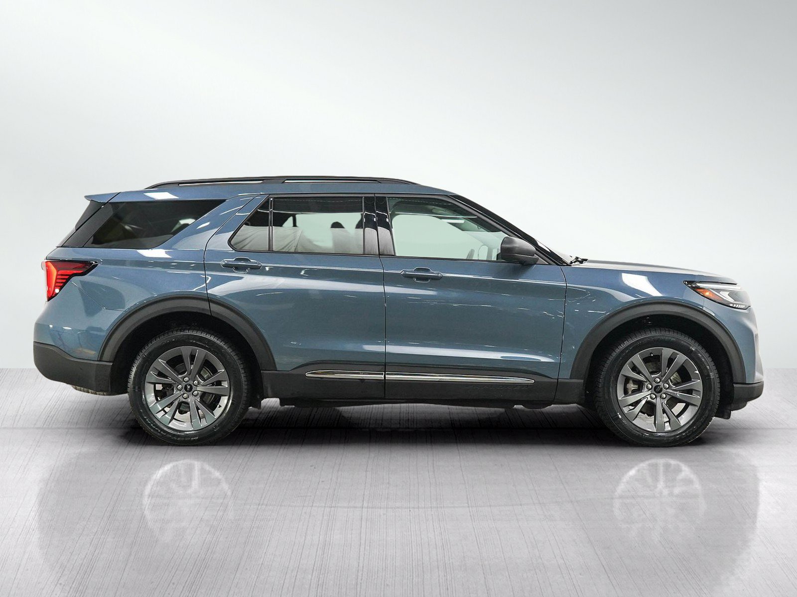 Used 2025 Ford Explorer Active w/ Active Comfort Package AWD/4WD image 6