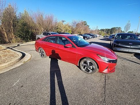 Certified 2023 Hyundai Elantra SEL w/ Convenience Package image 3