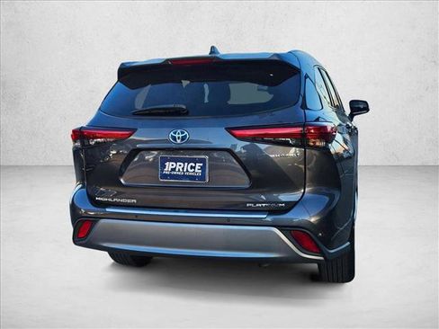Used 2021 Toyota Highlander Platinum image 5
