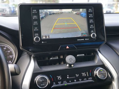 Used 2021 Toyota Venza LE image 20