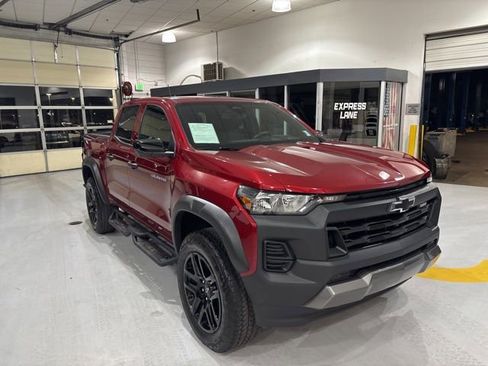 Used 2023 Chevrolet Colorado Trail Boss w/ Technology Package image 4