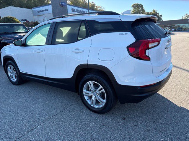 Used 2024 GMC Terrain SLE w/ Driver Convenience Package FWD image 3