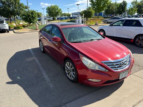 Used 2011 Hyundai Sonata SE w/ Navigation & Sunroof Pkg 4 FWD image 4