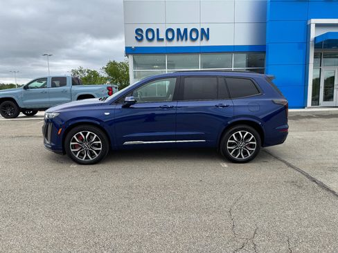 Used 2025 Cadillac XT6 Sport w/ Platinum Package image 2