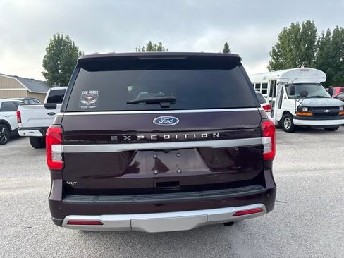 Used 2024 Ford Expedition XLT RWD image 6