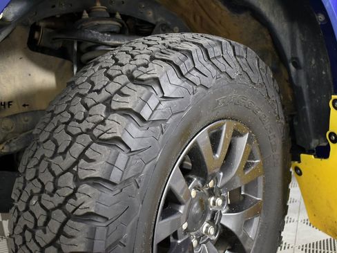 Used 2022 Toyota Tacoma SR5 w/ Technology Package image 11