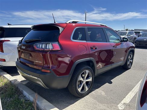 Used 2019 Jeep Cherokee Limited image 2