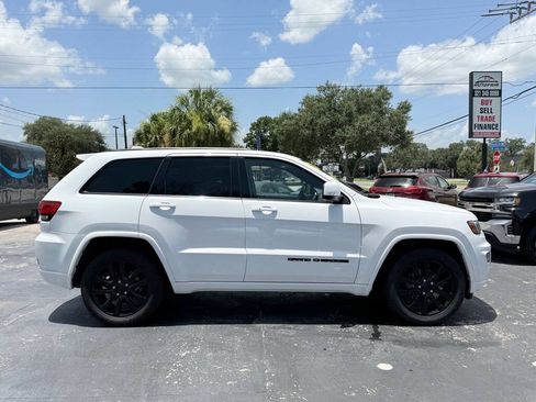 Used 2020 Jeep Grand Cherokee Altitude RWD image 4