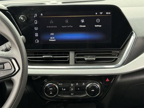 Certified 2025 Chevrolet Trax LT image 18