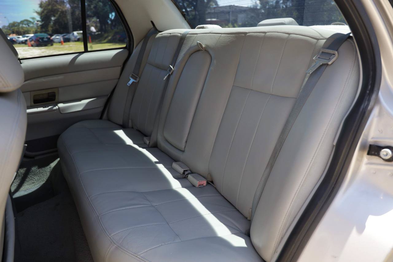 Used 2005 Ford Crown Victoria LX RWD image 8