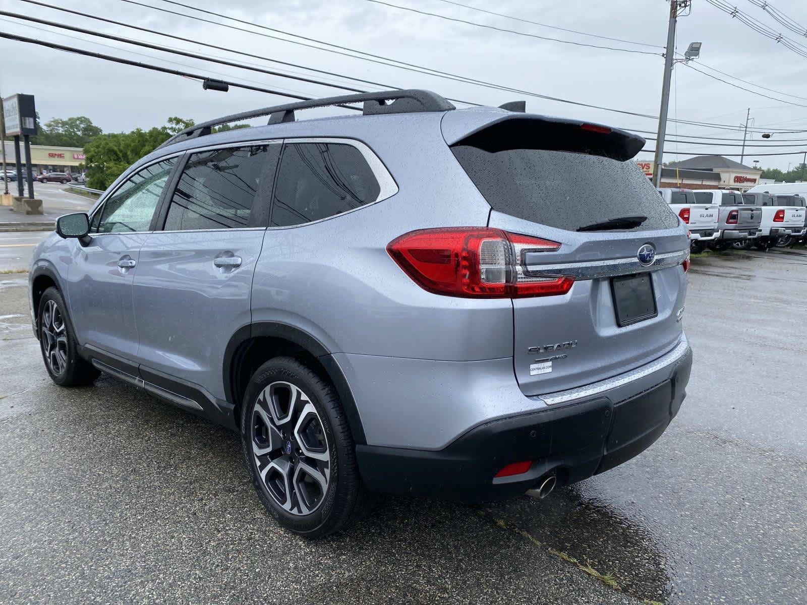 Used 2023 Subaru Ascent Limited w/ Technology Package AWD/4WD image 7