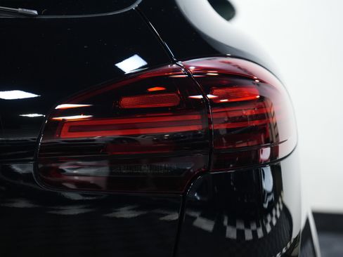 Used 2016 Porsche Cayenne GTS image 17