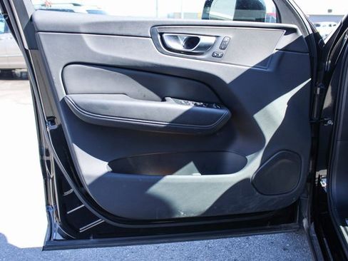 Used 2025 Volvo XC60 B5 Plus image 10