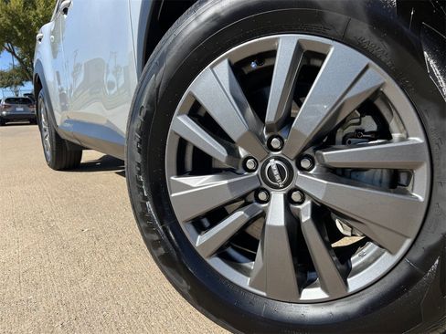 Certified 2025 Nissan Pathfinder S image 7