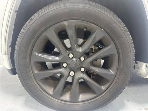 Used 2020 Jeep Grand Cherokee Altitude RWD image 11