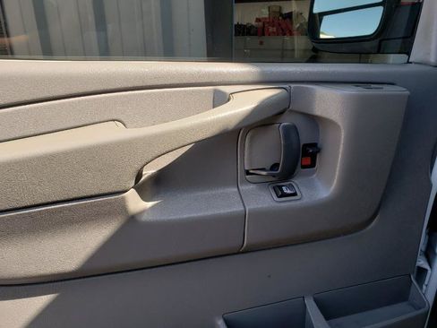 Used 2014 GMC Savana 2500 RWD image 19