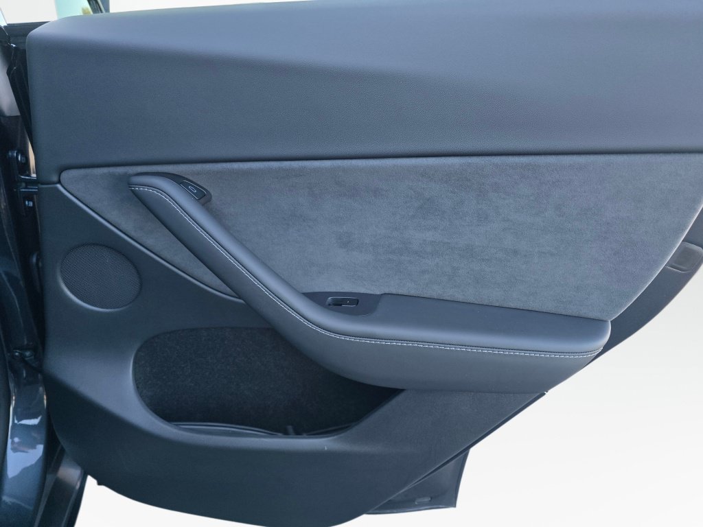 Used 2025 Tesla Model Y Long Range RWD image 27