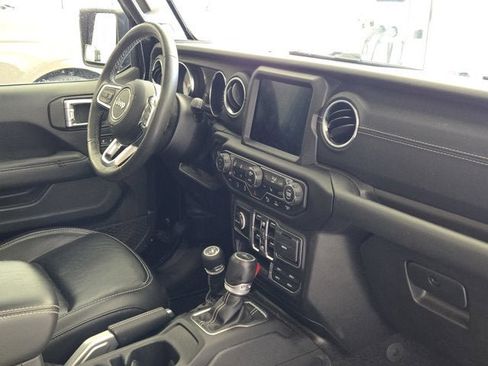 Used 2020 Jeep Gladiator Overland AWD/4WD image 5