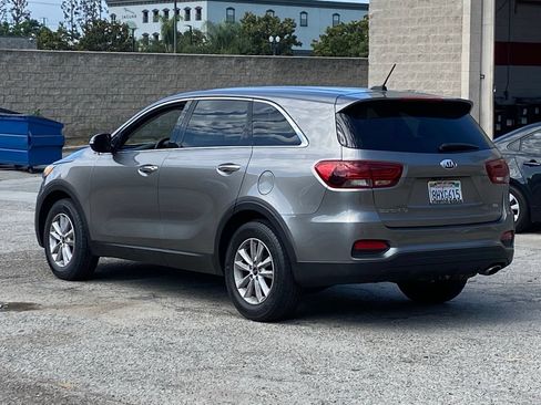 Used 2019 Kia Sorento FWD image 4