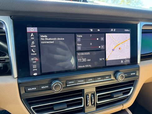 Used 2021 Porsche Macan image 12