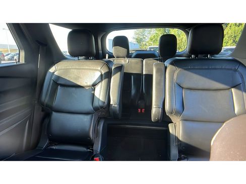 Used 2020 Ford Explorer XLT w/ Equipment Group 202A image 8
