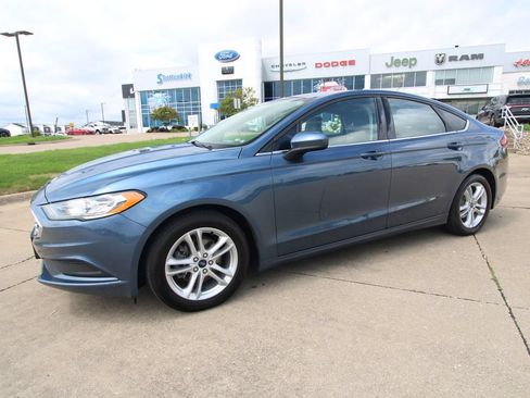 Used 2018 Ford Fusion SE w/ Fusion SE Technology Package FWD image 16