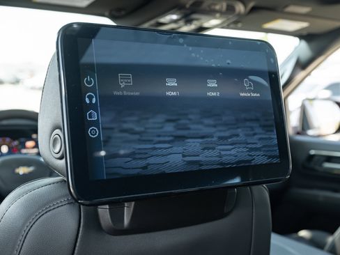 New 2025 Chevrolet Suburban Premier image 38