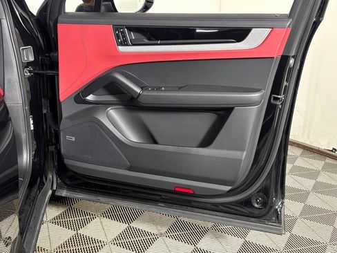 Used 2024 Porsche Cayenne image 38