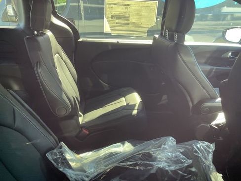 New 2026 Chrysler Pacifica Select image 29