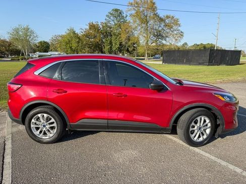Used 2022 Ford Escape SE w/ Convenience Package image 3